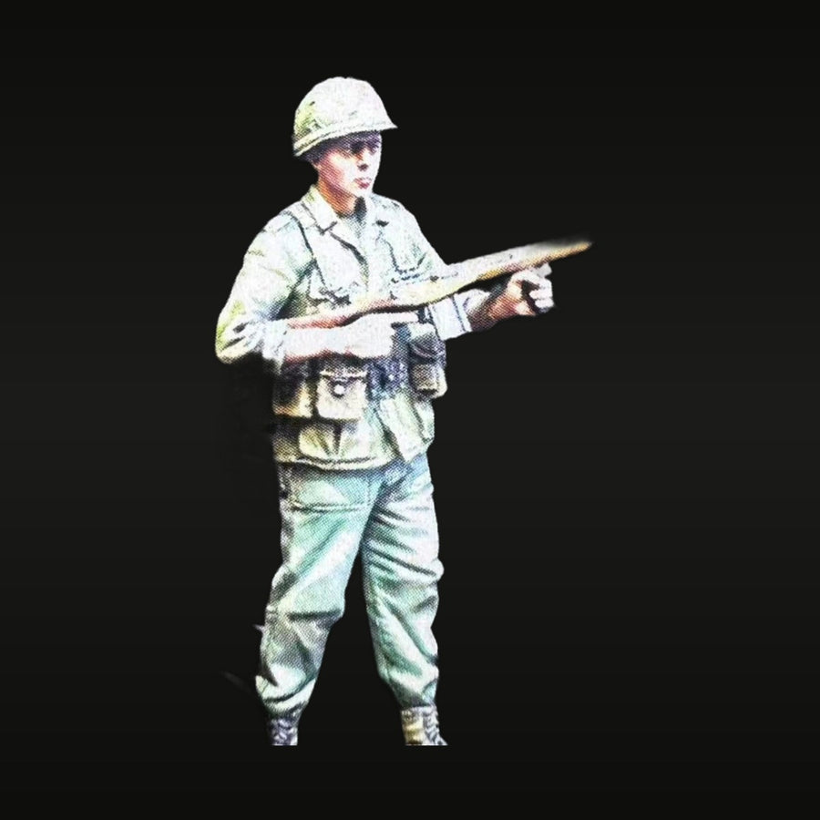 WWII American Soldier with Rifle 1/35 Resin Figure Kit - unpainted resin model kit