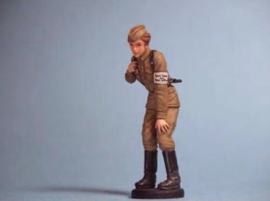 WWII Soviet Radio Operator 2-Figure Set 1/35 Scale Resin Kit - resin model view 2