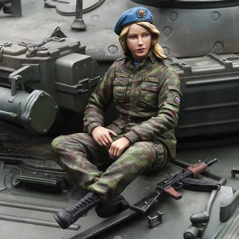 1/16 Scale Diecast Resin Figure Model Kit Russian Female Infantry Soldier Unassembled and Unpainted No Tank