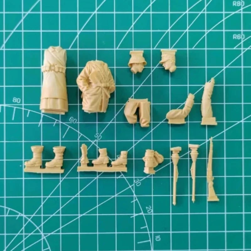 WWII German Wehrmacht Infantry Set K98 and MP40 1/35 Resin Figure Kit - resin model view 3