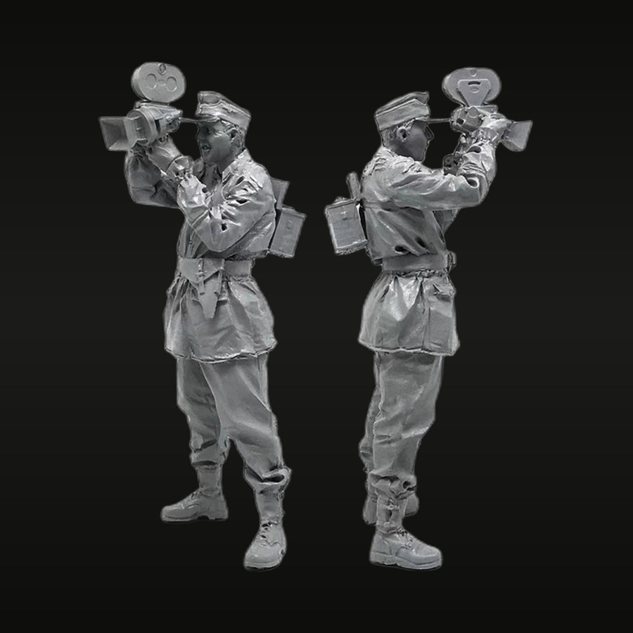 WWII German Wehrmacht Combat Cameraman with Film Camera 1/35 Resin Figure Kit - unpainted resin model kit