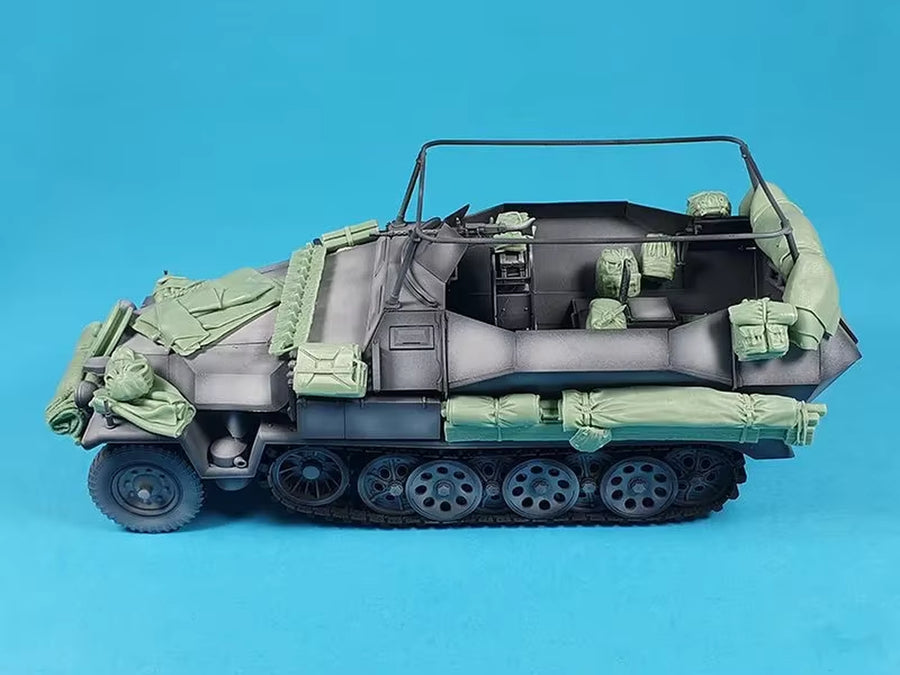WWII German Sd.Kfz.251 Halftrack with Stowage 1/35 Resin Vehicle Kit - resin model view 4