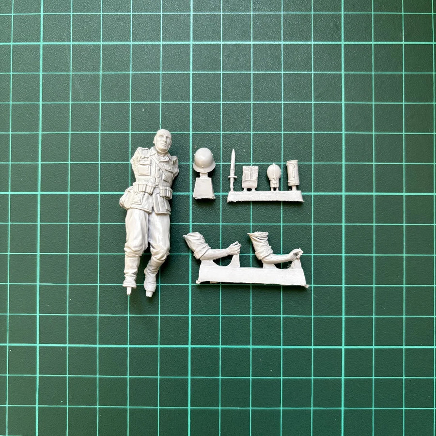 1/35 Resin Figure Unpainted Model Kit, Military Theme, German Soldier, Unassembled and Unpainted GK