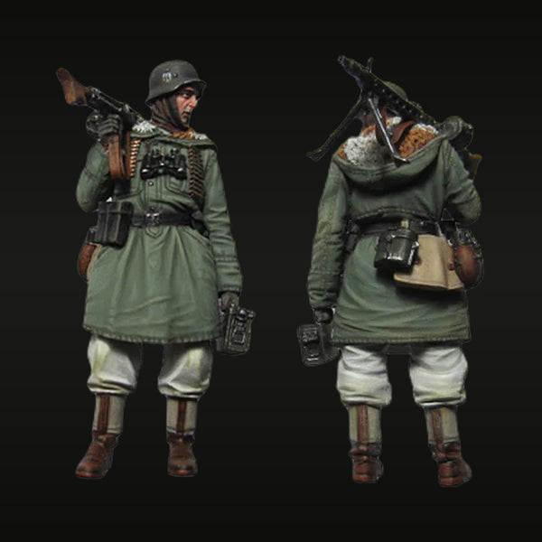 WWII German Wehrmacht Soldier with MP40 & MG42 Winter Gear 1/35 Resin Figure Kit