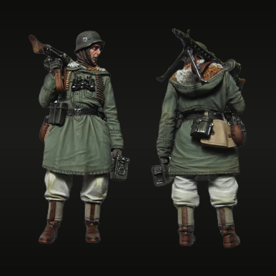 WWII German Wehrmacht Soldier with MP40 & MG42 Winter Gear 1/35 Resin Figure Kit - unpainted resin model kit