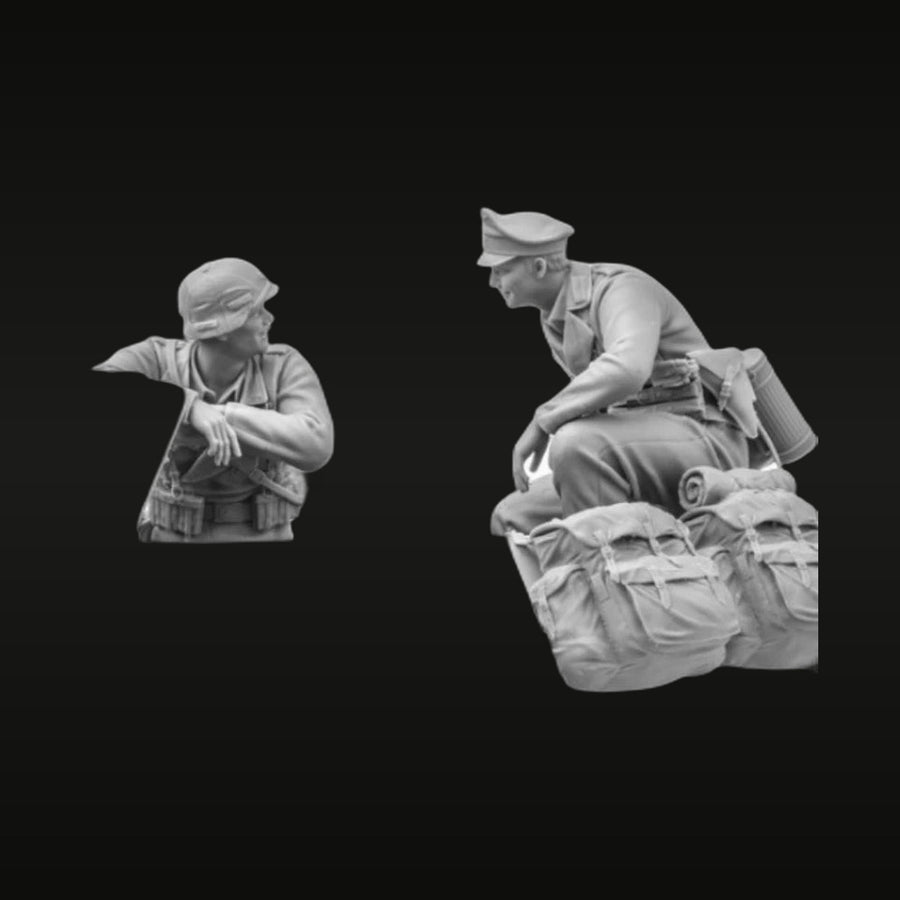 WWII German Panzer Crew Bust & Seated Figure 1/16 Resin Diorama Kit - unpainted resin model kit