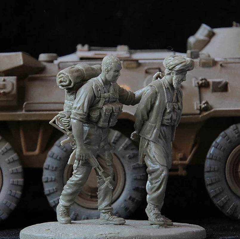 Modern US Special Forces with Detainee 1/35 Resin Figure Kit - resin model view 2