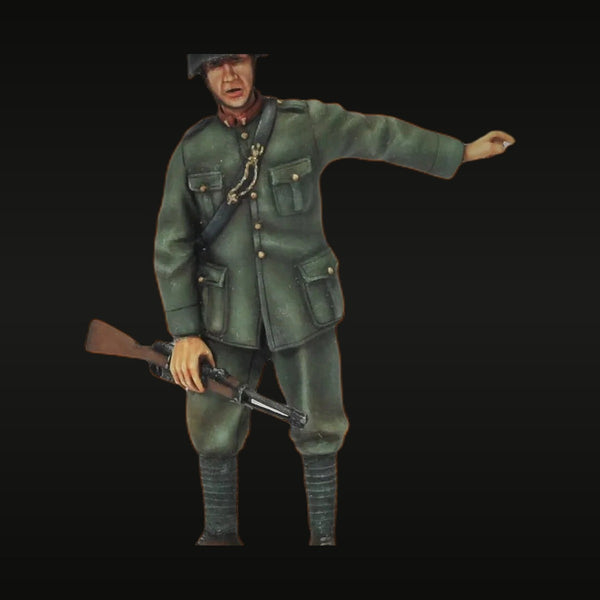 WWII German Army Infantryman with Kar98k Rifle 1/35 Resin Figure Kit