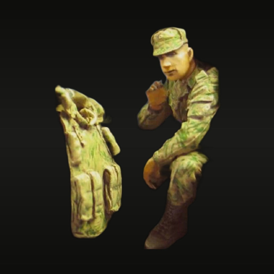 Modern Military Soldier Crouching with Field Pack 1/35 Resin Figure Kit - unpainted resin model kit