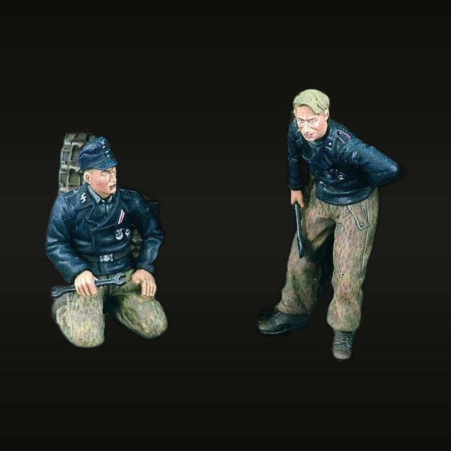 WWII German Panzer Mechanic Set of 2 Figures 1/35 Resin Kit - unpainted resin model kit
