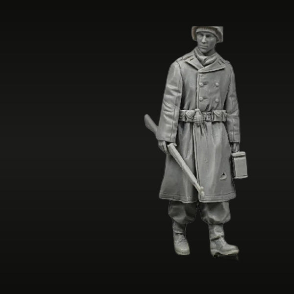 WWII Soviet Red Army Infantryman in Greatcoat 1/35 Resin Figure