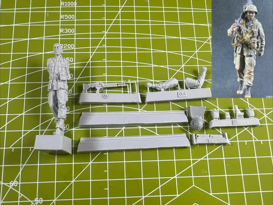 Vietnam War US Infantry Soldier with M60 Machine Gun 1/35 Resin Figure Kit - unpainted resin model kit