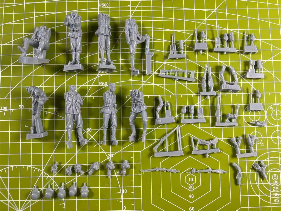WWII German Soldiers with Captured Soviet T-34 Tank Diorama Set 1/35 Resin Kit - resin model view 2