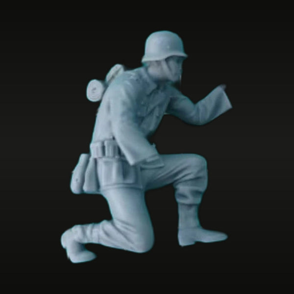 WWII German Soldier MP40 Running Attack 1/35 Resin Figure Kit
