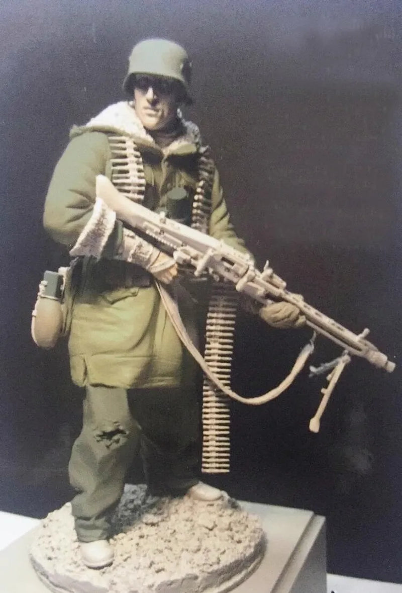 WWII Soviet Maxim Gunner Winter Kharkov 1/16 Resin Figure Kit - resin model view 2