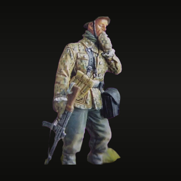 WWII German SS Panzergrenadier with MP40 Smock 1/35 Resin Figure Kit