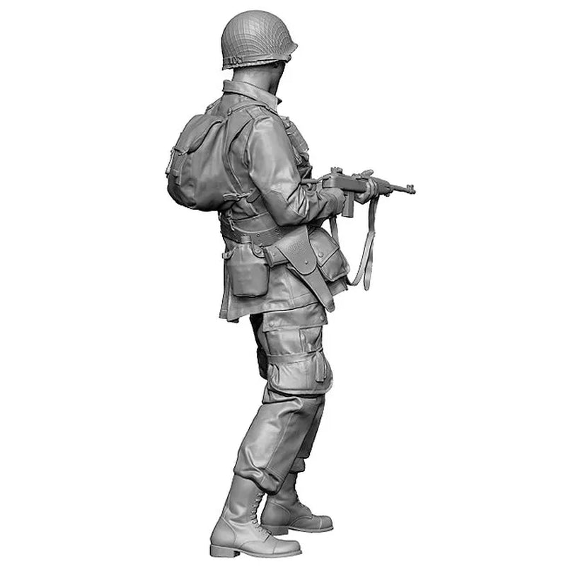 WWII American Soldier Shouting with M1 Garand 1/35 Resin Figure Kit - resin model view 2