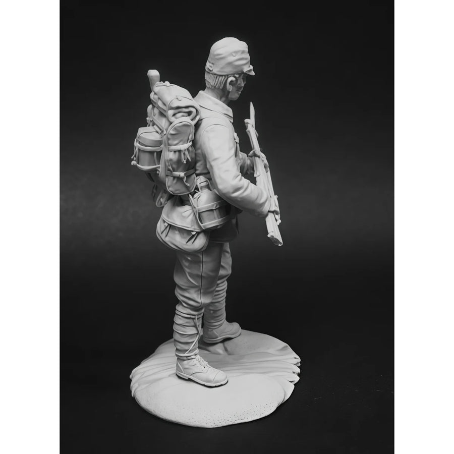 WWI British Soldier with Bayonet and Pack 54mm Resin Figure Kit - resin model view 4