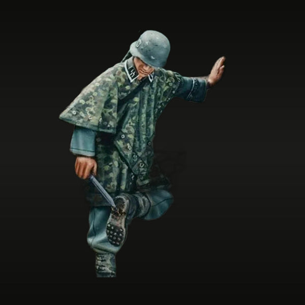WWII German SS Grenadier with Grenade 1/35 Resin Figure Kit