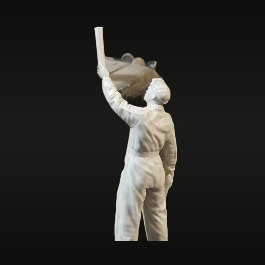 WWII US Tank Crewman with Artillery Shell 1/35 Resin Figure Kit - unpainted resin model kit
