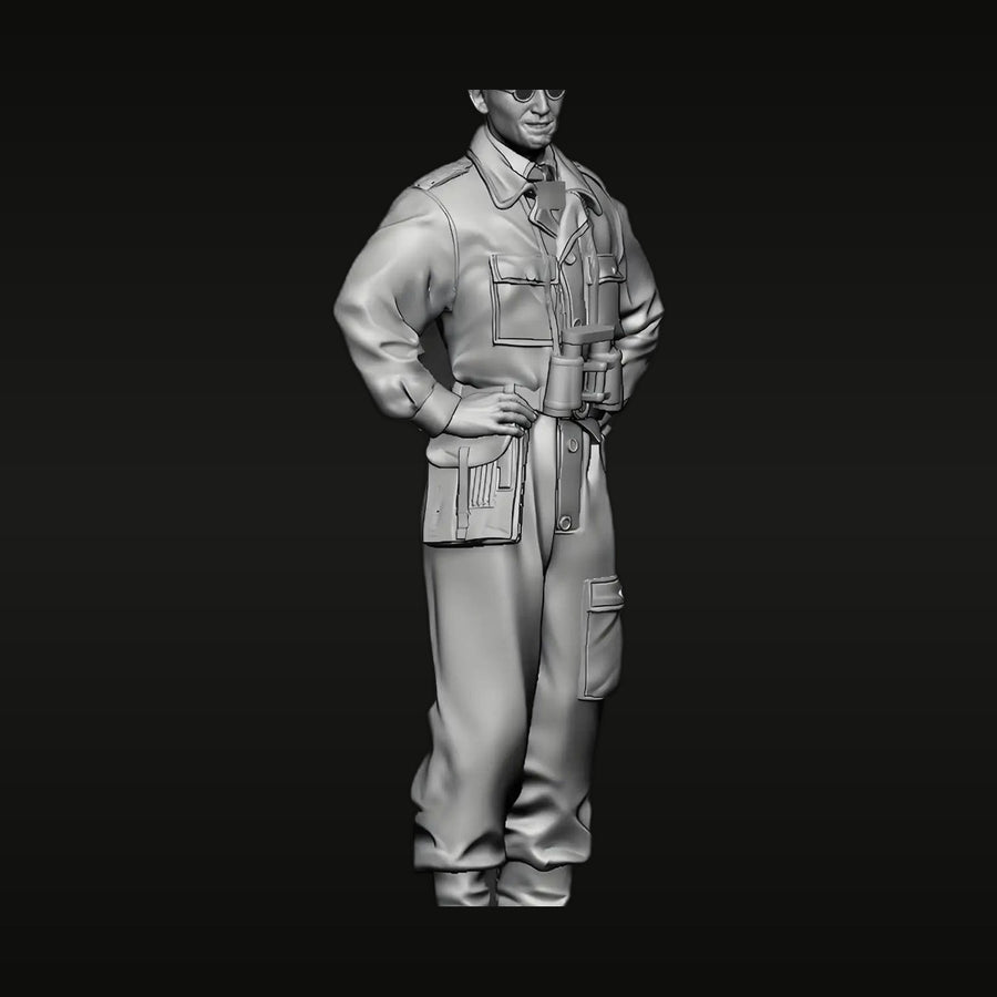 WWII German Panzer Tank Commander with Binoculars 1/35 Resin Figure Kit - unpainted resin model kit