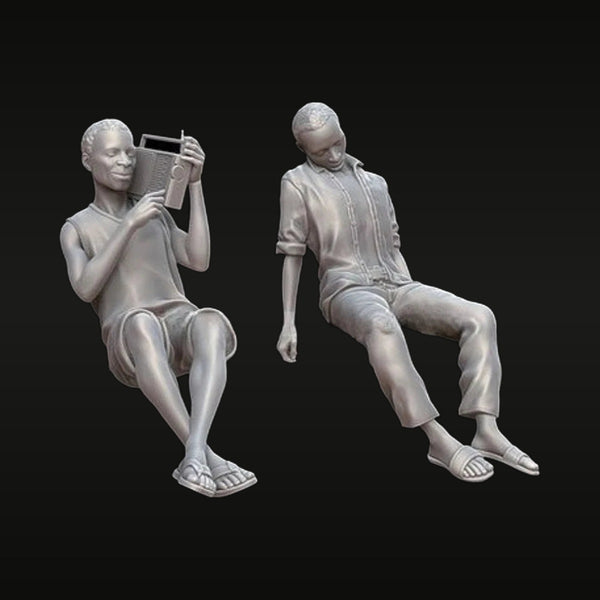 Modern Casual Female & Male Seated Figures with Radio 1/35 Resin Kit