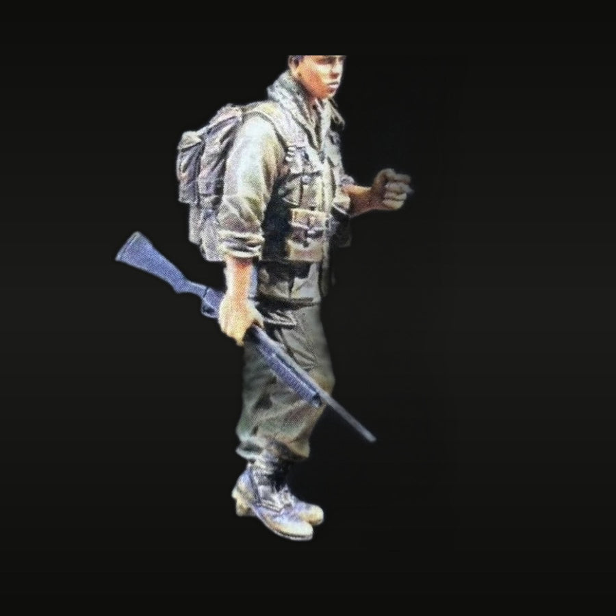 Vietnam War US Army Soldier Walking with Shotgun 1/35 Resin Figure Kit - unpainted resin model kit
