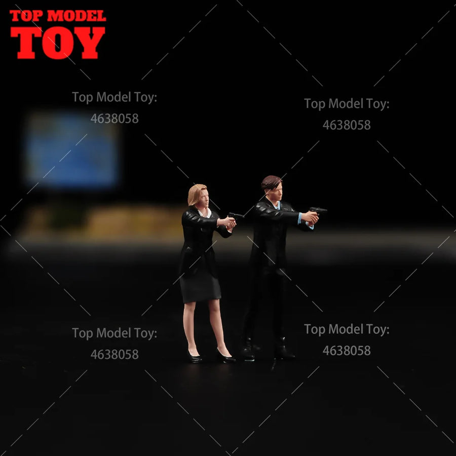 Modern FBI Agents Male & Female Business Suit 1/35 Resin Figure Set - resin model view 5
