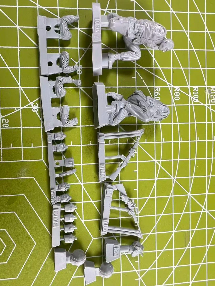 Vietnam War NVA/Viet Cong Infantry 1/35 Resin Figure Kit - resin model view 3