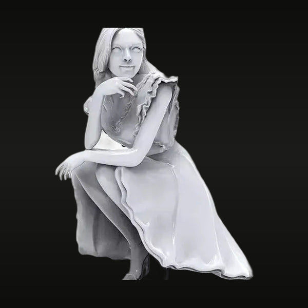 Young Woman with Flowing Dress 1/24 Resin Bust Kit