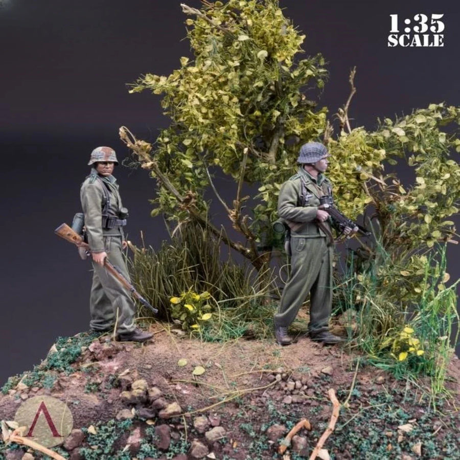 WWII German Wehrmacht Infantry Pair Kar98k MP40 1/35 Resin Figure Set - resin model view 3