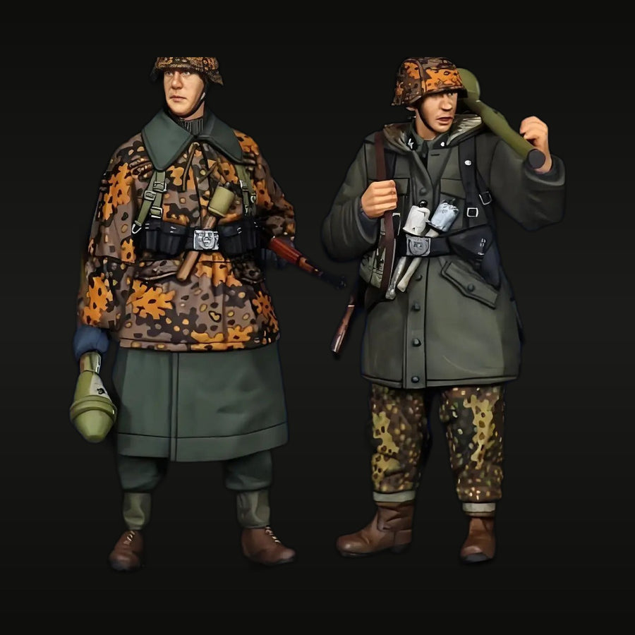 WWII German Female Soldiers Splittermuster Camo 1/35 Resin Figure Kit - unpainted resin model kit