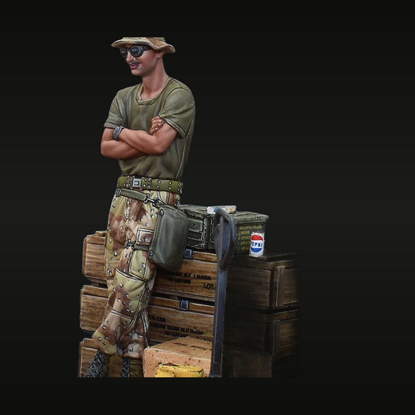 Modern US Army Desert Camouflage Soldier with Boonie Hat 1/35 Resin Figure Kit