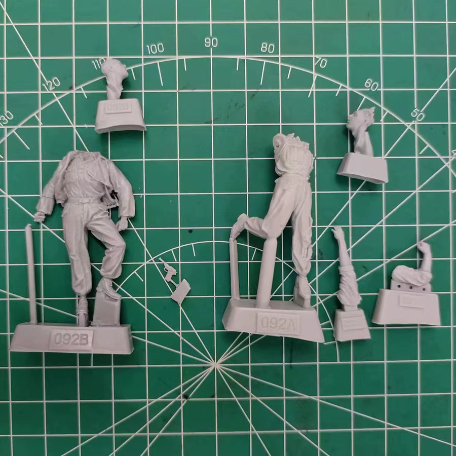 WWII American Tank Casualty Diorama with M4 Sherman 1/35 Resin Kit Set - resin model view 2