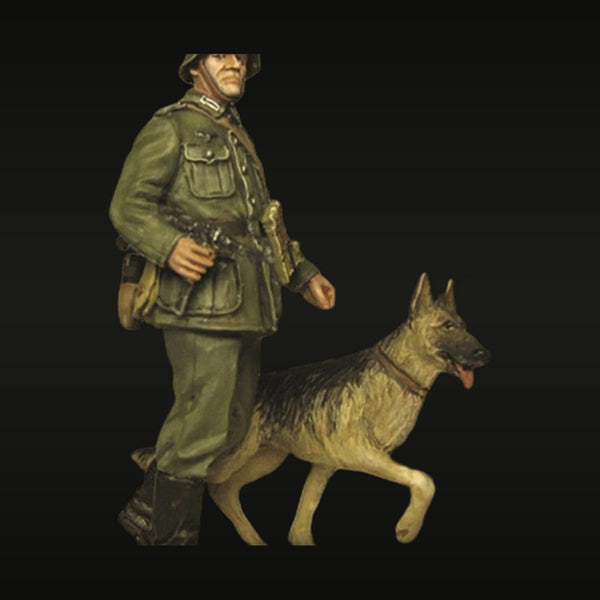 WWI German Soldier with Military Dog and Mauser Rifle 1/35 Resin Figure Kit