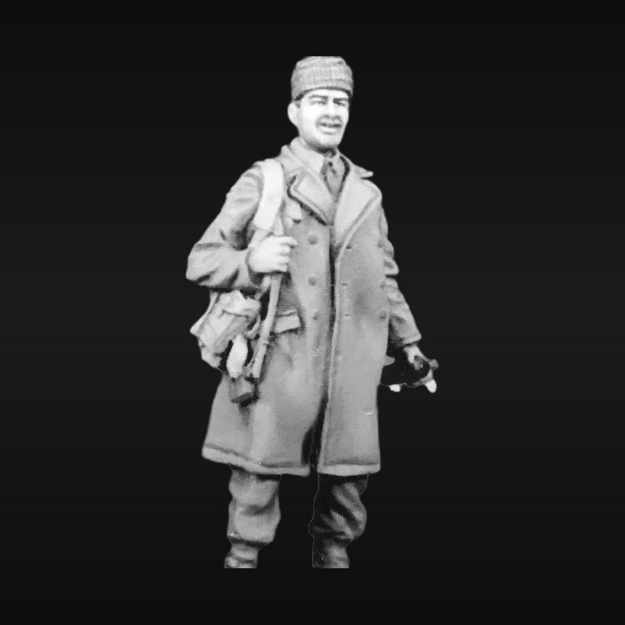 WWII British Soldier with Rifle and Bayonet 1/35 Resin Figure Kit - unpainted resin model kit