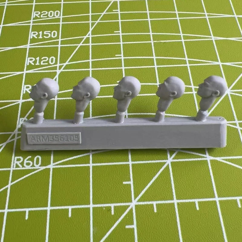 Male Head Replacement Conversion Set 28mm Resin Miniature Bust Kit - resin model view 2