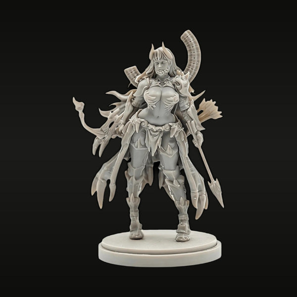 Demon Warrior Queen with Horns - 28mm Resin Figure Kit