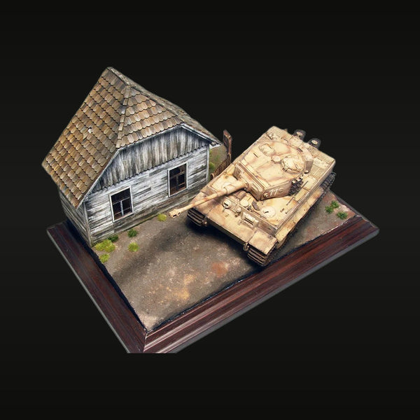 WWII German Tiger I / Panzer IV Tank with Weathered Cottage Diorama 1/35 Display