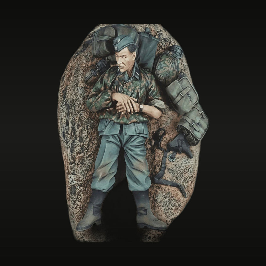 WWII German Wehrmacht Soldier with Splinter Smock 1/35 Resin Figure Kit - unpainted resin model kit