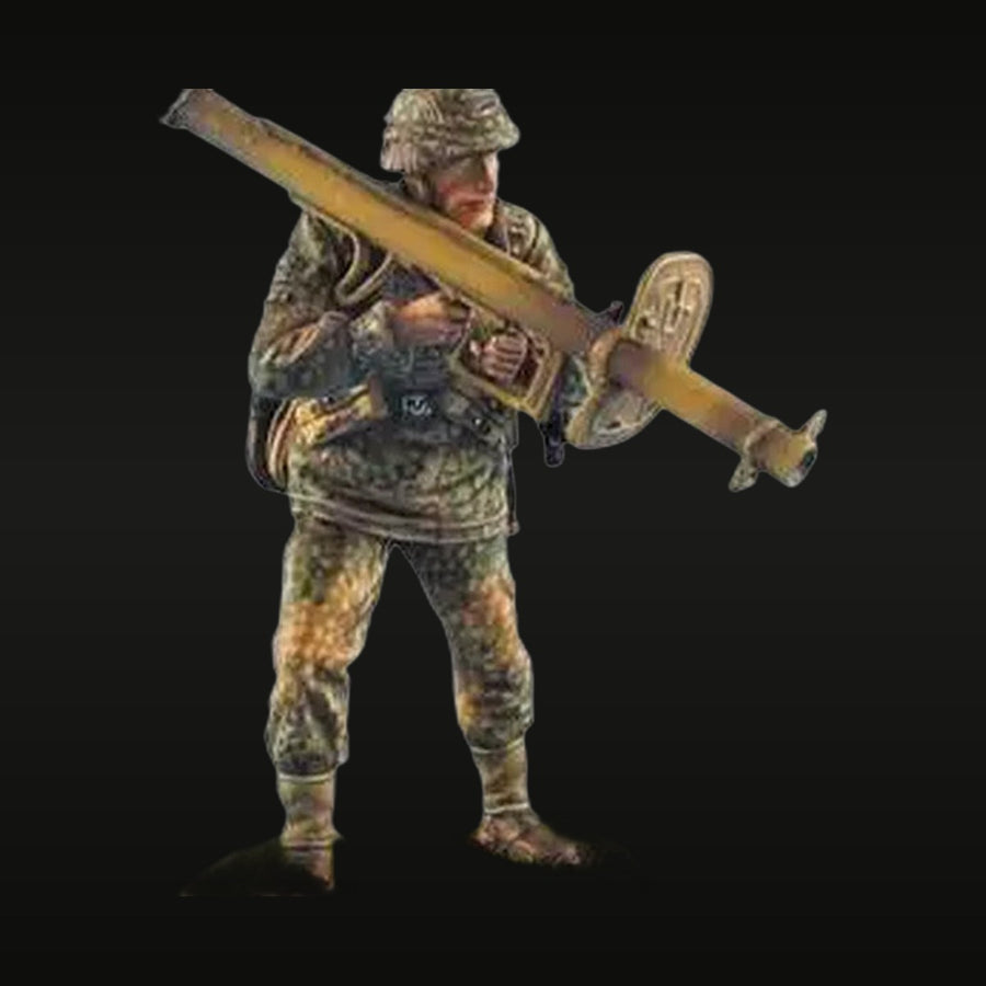 WWII German Soldier with Panzerschreck Anti-Tank Launcher 1/35 Resin Figure Kit - unpainted resin model kit