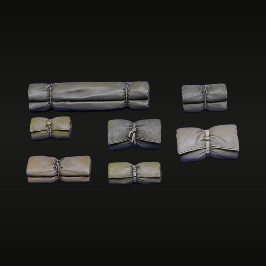 WWII Military Bedroll & Blanket Set 1/16 Scale Resin Diorama Accessory Kit - unpainted resin model kit