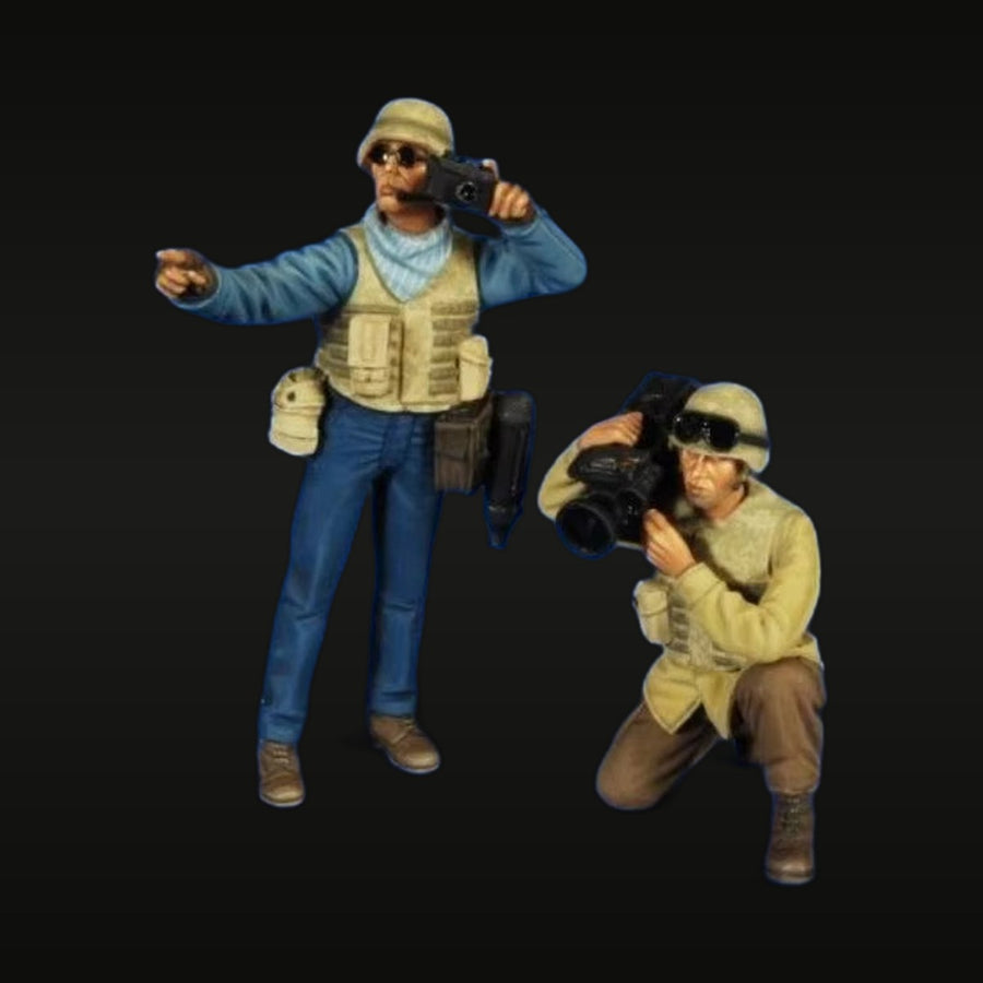 Modern War Correspondent Documentary Crew 2-Figure Set 1/35 Resin Kit - unpainted resin model kit
