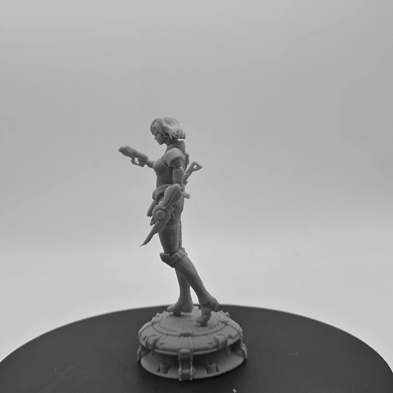 Commander Shepard Female Sci-Fi Soldier with Rifle 1/24 Resin Figure Kit - resin model view 4