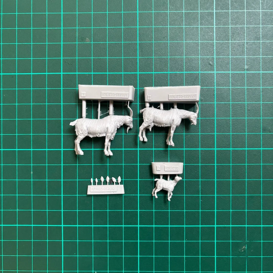 1/35 Scale Resin Unpainted Model Kit, Unassembled and Unpainted Goat, Mother Goat, and Baby Goat, GK