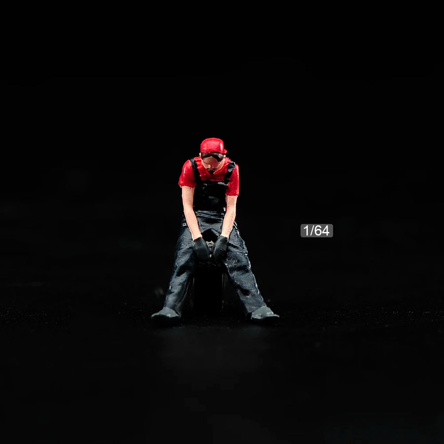 Painted Miniatures 1/64 Car Maintenance Worker Tire Man Figures Model Mini Scene Props Doll Figures Model for Vehicles Toys