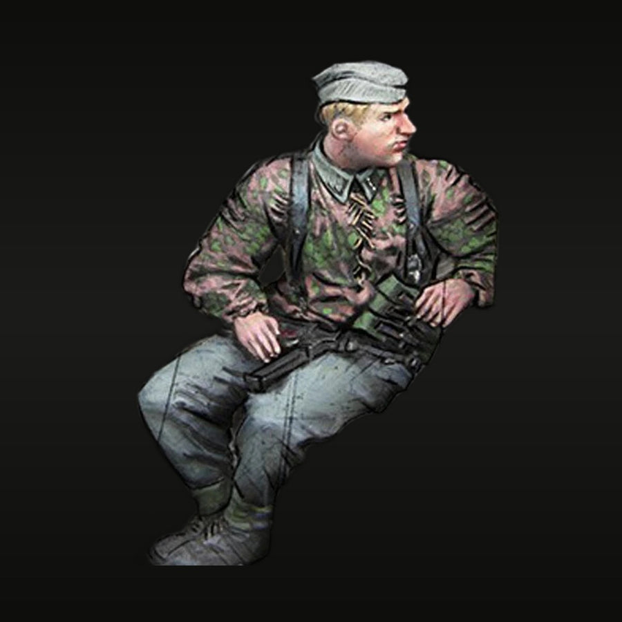 WWII German Panzergrenadier with MP40 1/35 Resin Figure Kit - unpainted resin model kit