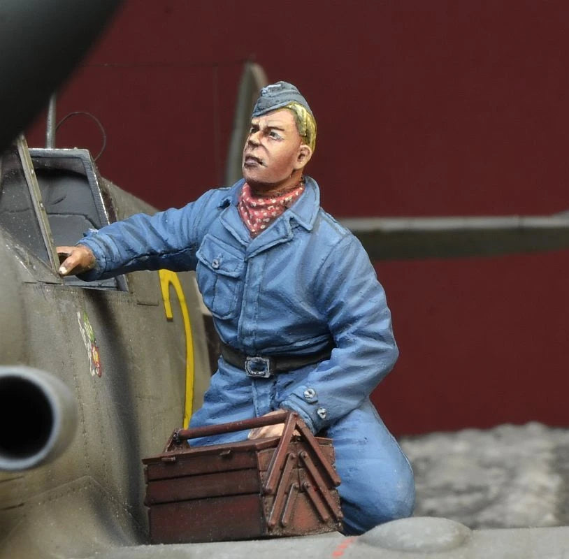 1/35 WWII Luftwaffe Pilot, Resin Model Figure Kit, Unassembled and Unpainted