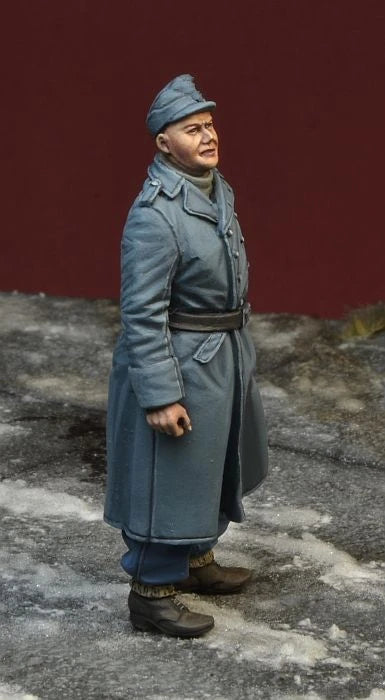 1/35 WWII German Officer in Greatcoat, Resin Model Figure Kit, Unassembled and Unpainted