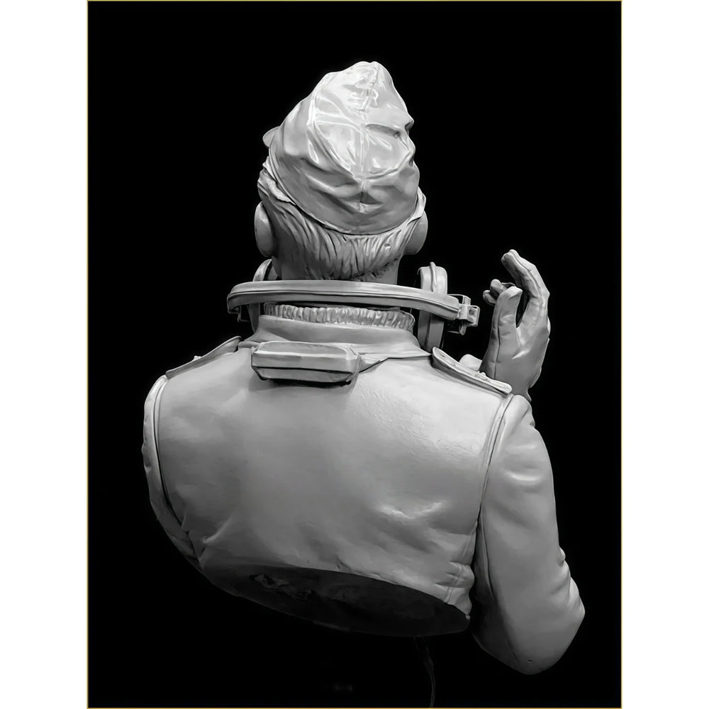1/10 WWII German Officer with Radio Headset, Resin Model Bust Kit, Unassembled and Unpainted